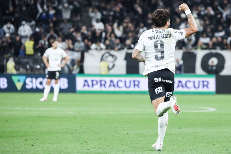 Corinthians empata com Vitória e Seedorf busca soluções urgentes na Arena