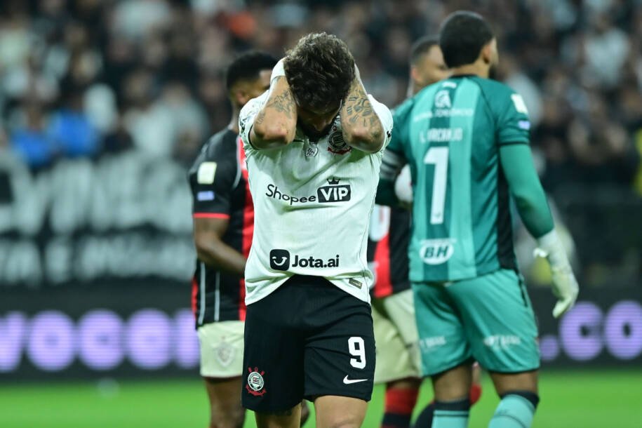 Corinthians enfrenta crise após empate; risco de rebaixamento chega a 43,1%