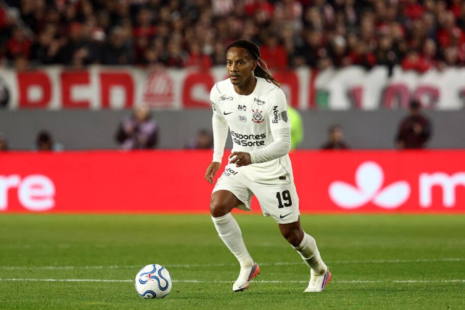 Corinthians inicia negociações para renovar contrato de André Carrillo e gera expectativa