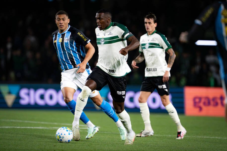 Coritiba demite Fernando Seabra após sete jogos sem vencer e briga contra rebaixamento