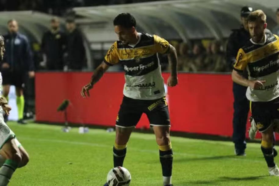 Criciúma vence América Mineiro e se aproxima do G4 na Série B; tensão aumenta!