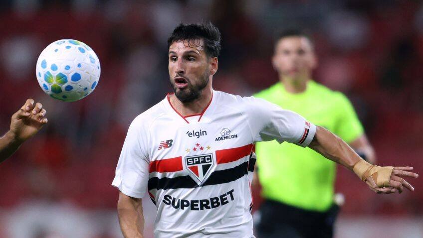 Cruzeiro domina São Paulo e vence por 2 a 0 no Mineirão, Dorival Júnior em crise