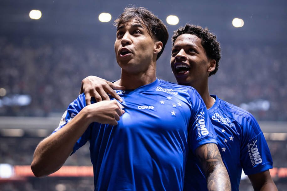 Cruzeiro vence Atlético Mineiro por 1 a 0 e se consolida no Brasileirão