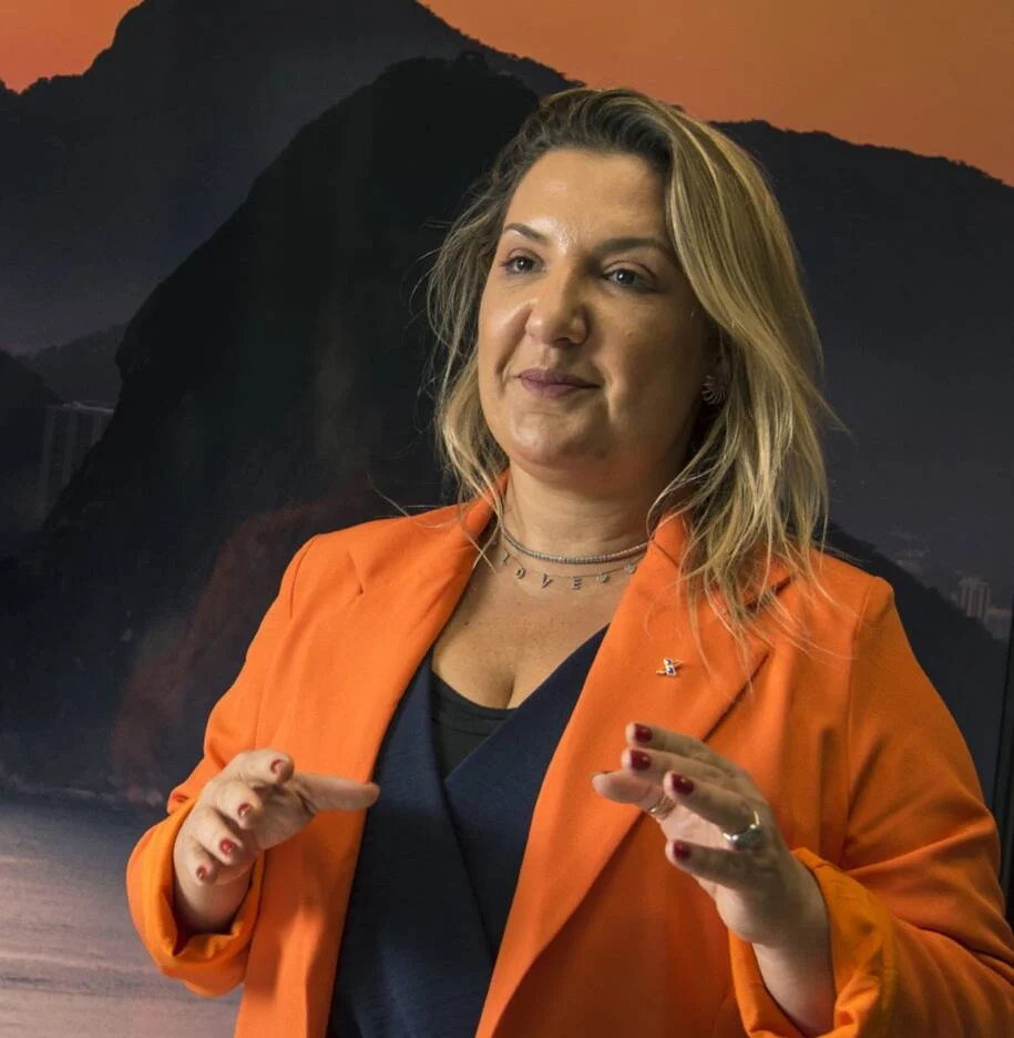 Daniella Marques afirma que governo não cortará programas sociais, mas regalias