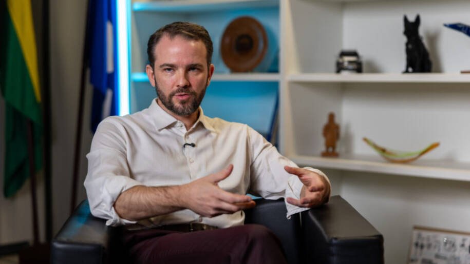 Dario Durigan adia 'imposto do pecado' até depois das eleições; Lula enfrenta Flávio Bolsonaro