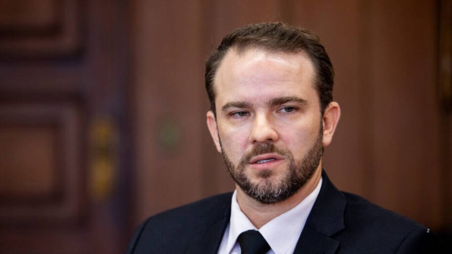 Dario Durigan critica euforia do mercado após Flávio Bolsonaro liderar 1º turno