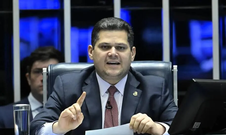 Davi Alcolumbre define calendário e promete votação da PEC do fim da escala 6×1