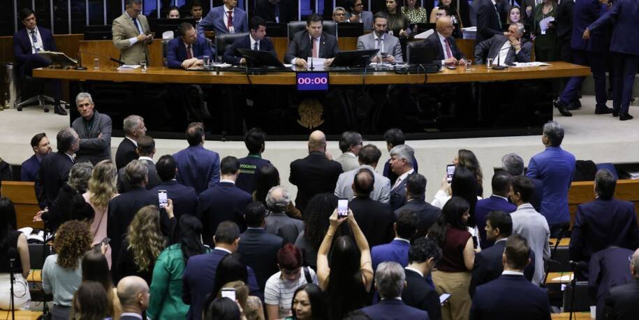 Davi Alcolumbre marca votação da PEC 221 e promete fim da jornada 6x1 na quarta