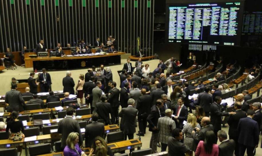 Davi Alcolumbre marca votação da PEC 221 que acaba com jornada 6×1 na quarta-feira