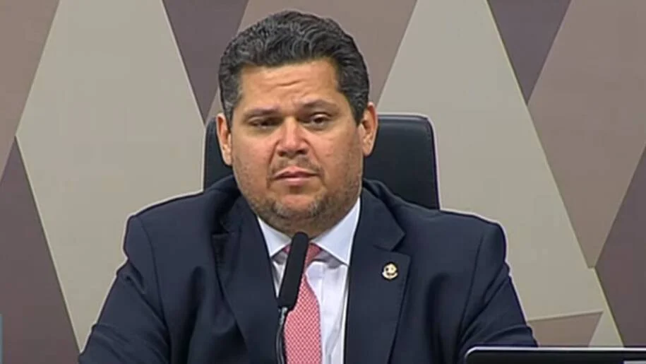 Davi Alcolumbre promete cinco sessões para discutir fim da escala 6×1, mas evita data de votação