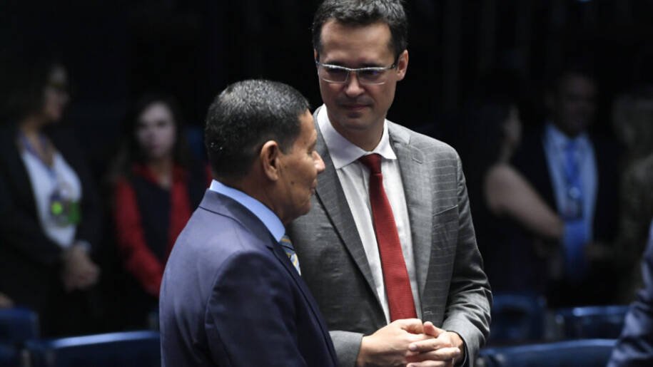 Deltan Dallagnol conquista parecer favorável e PT tenta barrar sua candidatura