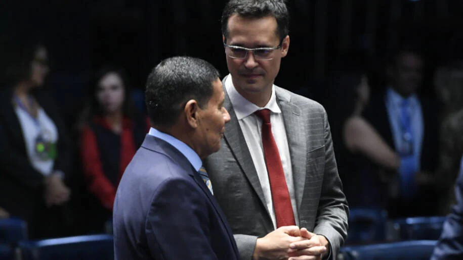 Deltan Dallagnol conquista parecer favorável e PT tenta barrar sua candidatura