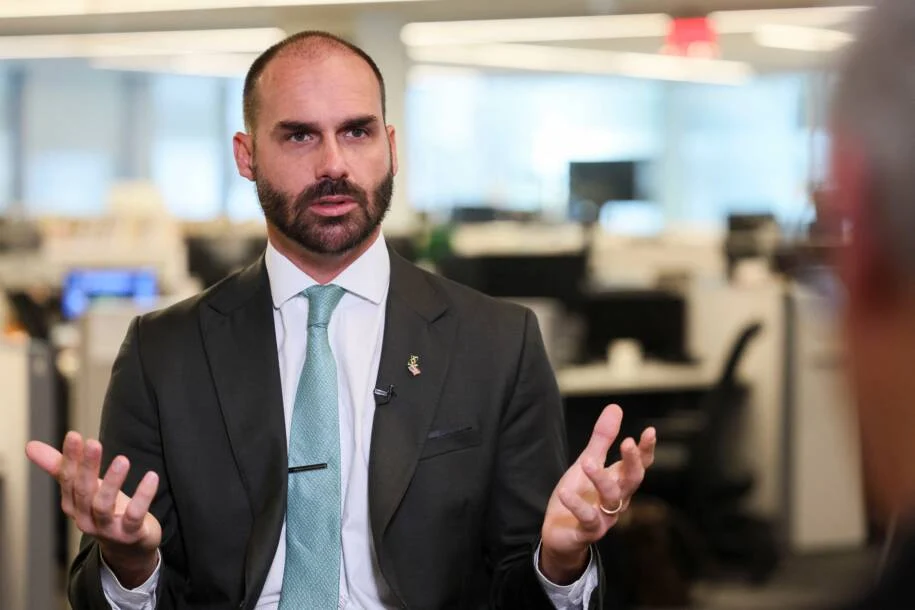 Edson Fachin arquiva investigações contra Eduardo Bolsonaro e cobra PF sobre Jair