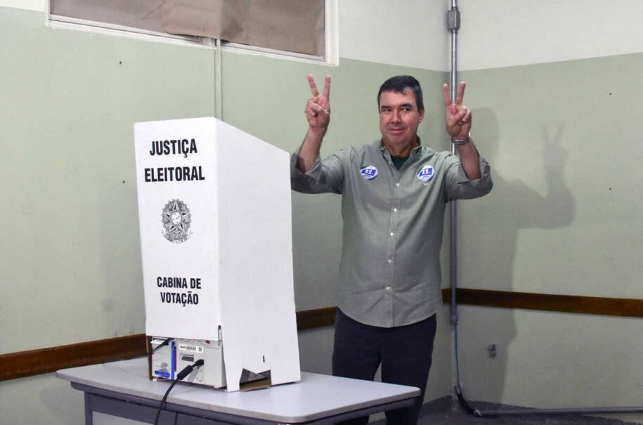 Eduardo Riedel é reeleito governador de MS com 67,29% e promete novos desafios