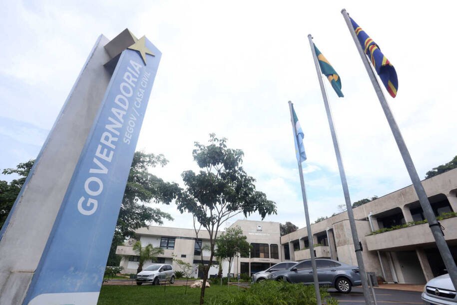 Eduardo Riedel propõe orçamento de R$ 27,99 bilhões e corta saúde em MS