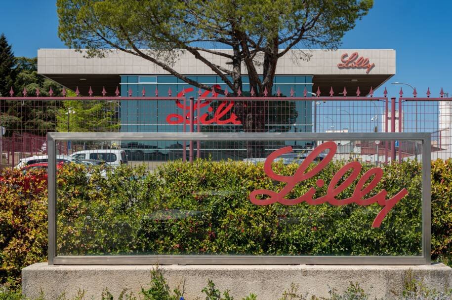 Eli Lilly registra lucro de US$ 6,45 bilhões e revisa projeção para 2026