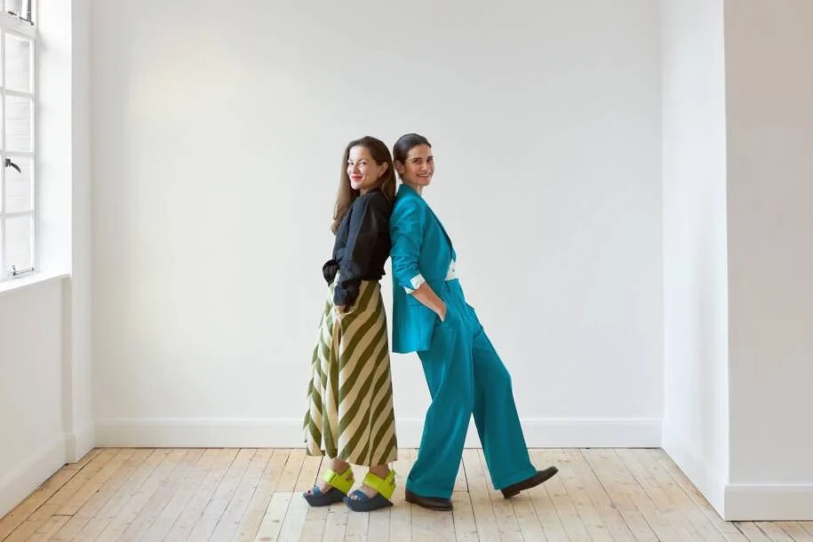 Empreendedora brasileira funda galeria em Londres e impulsiona arte latino-americana