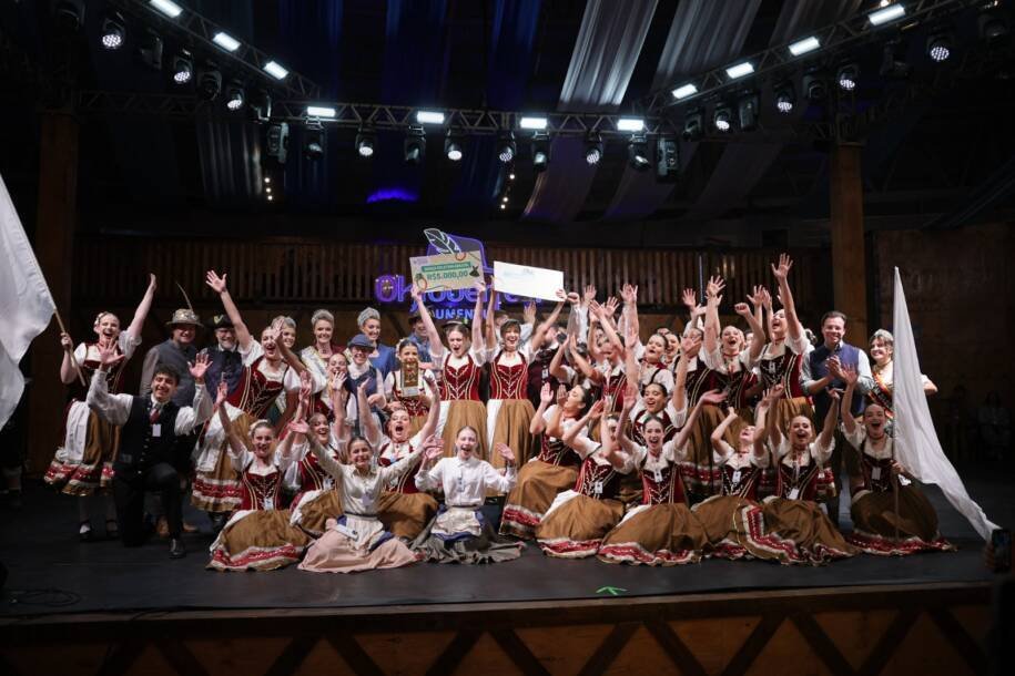 Escola de Dança Arte Popular conquista bicampeonato na Oktoberfest Blumenau