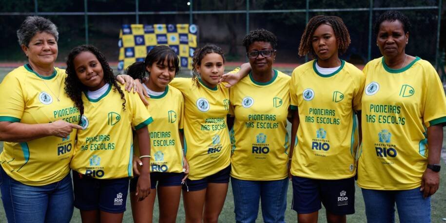 Escola Juan Antonio Samaranch recebe ex-jogadoras e inspira alunas a sonhar