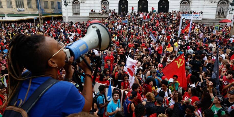 Estudantes da UNE realizam atos em 13 estados em apoio a Lula e à democracia