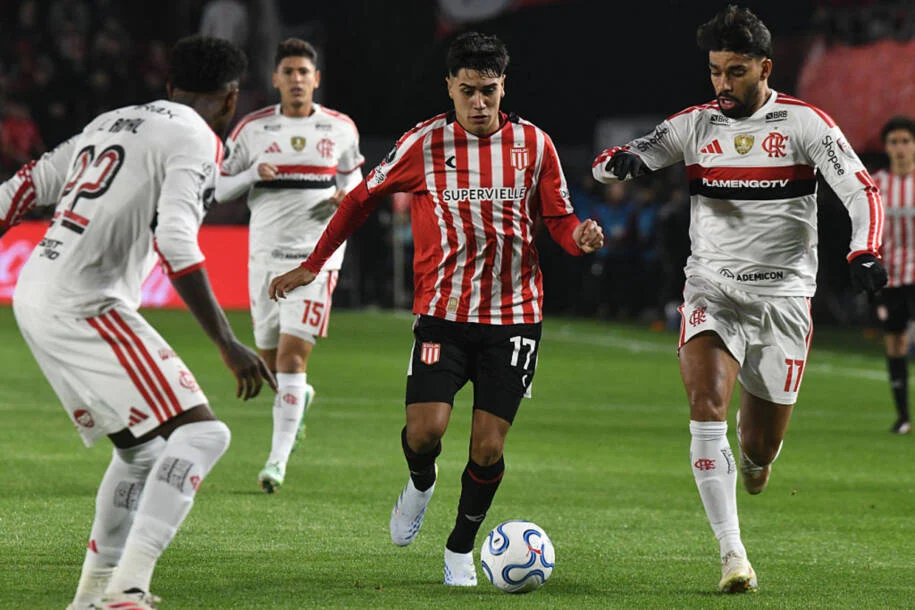 Estudiantes desafia Flamengo e busca final da Libertadores após 17 anos de espera