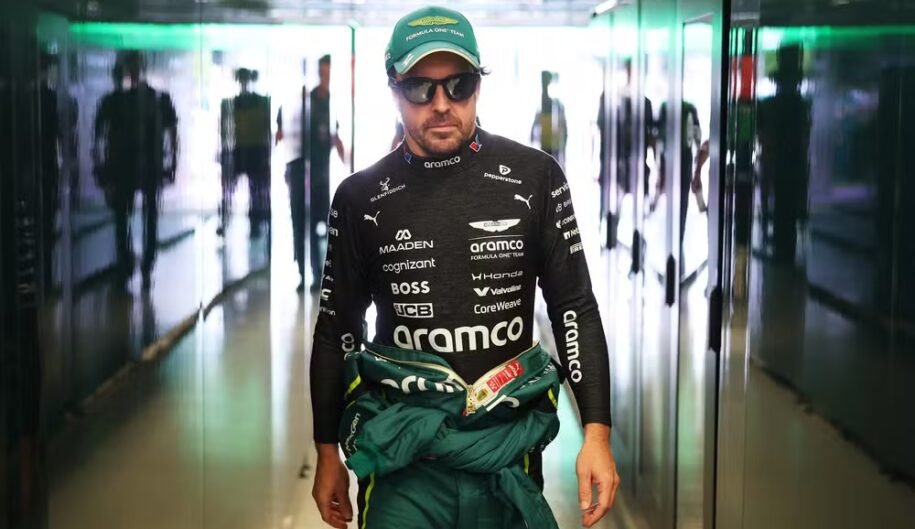 Fernando Alonso critica pilotos do fundo do grid após GP dos EUA e termina em 16º