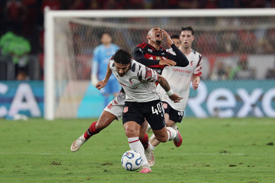 Flamengo é eliminado pelo Estudiantes nos pênaltis e perde chance de final