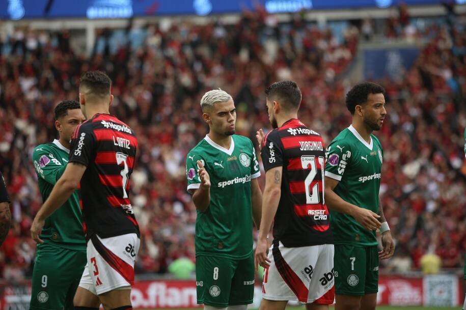 Flamengo lidera com 67 pontos, mas Palmeiras pressiona e pode decidir tudo