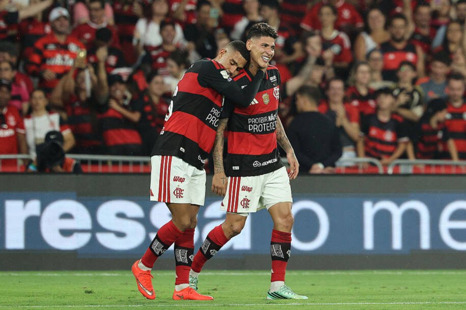 Flamengo vence Fluminense por 1 a 0 e mantém liderança no Brasileiro; tensão aumenta!