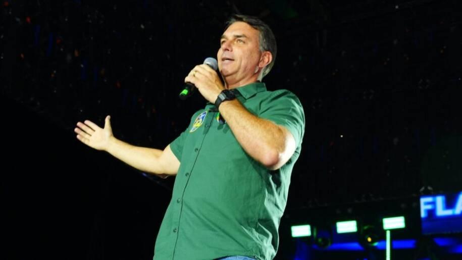 Flávio Bolsonaro abre sigilos ao TSE e exige que Lula revele gastos secretos