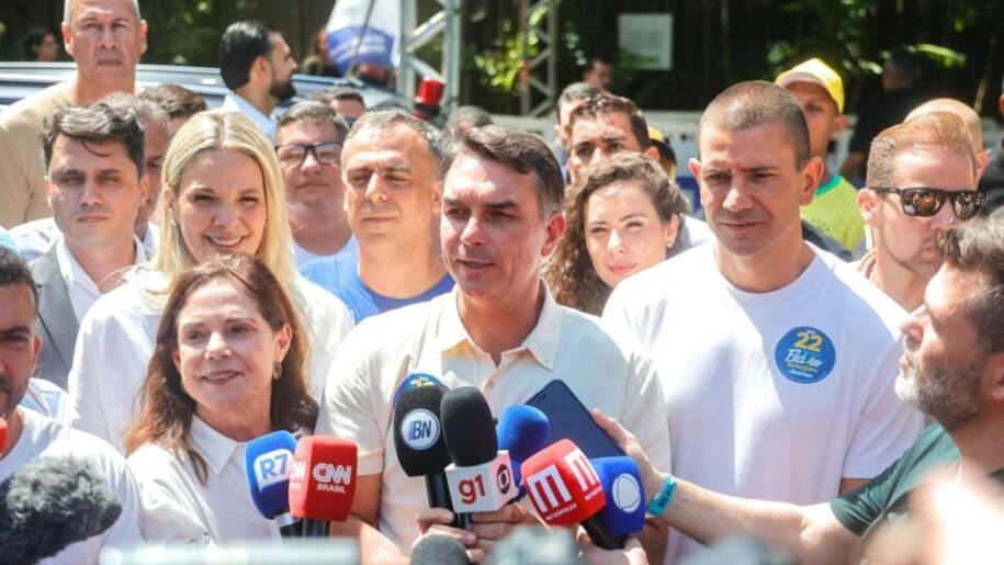 Flávio Bolsonaro apresenta Lei de Liberdade Econômica 2.0 e promete desburocratização