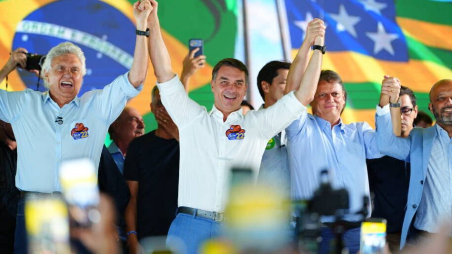 Flávio Bolsonaro conquista 52% e Lula busca recuperação antes do 2º turno