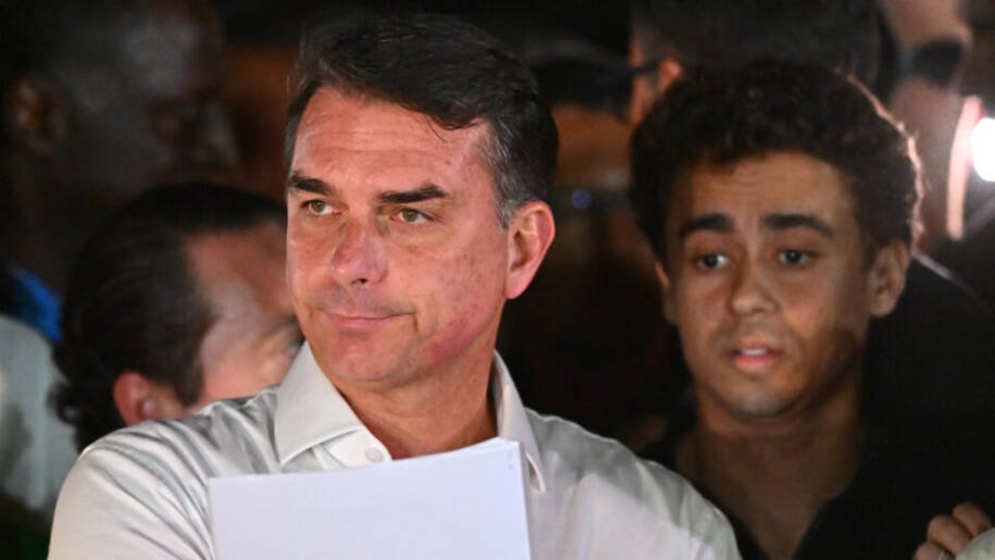 Flávio Bolsonaro contesta resultado e Lula vence com mais de 4,4 milhões de votos