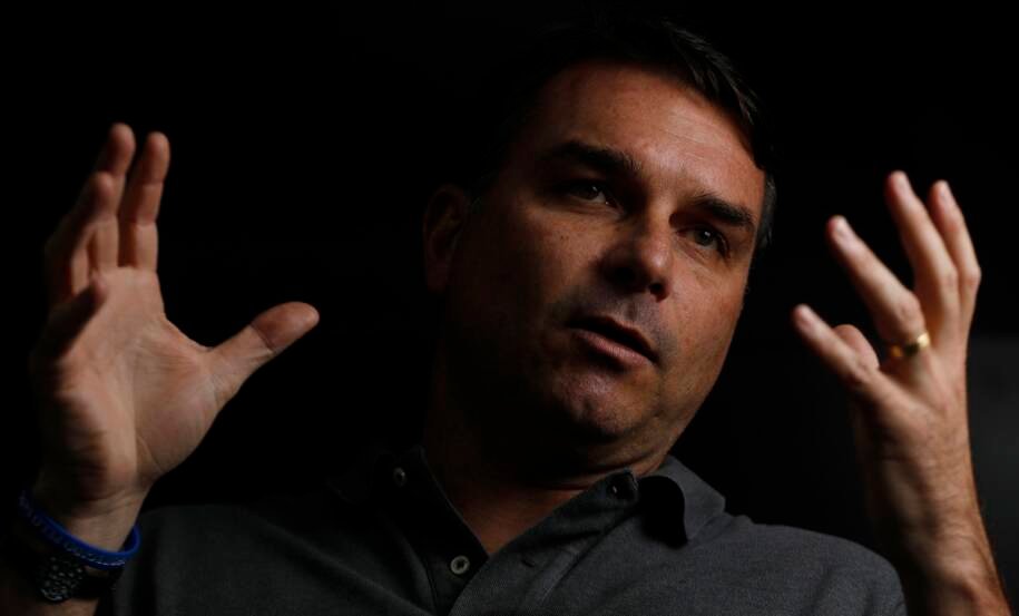 Flávio Bolsonaro destaca 'guerra espiritual' em evento de centenário das Assembleias de Deus