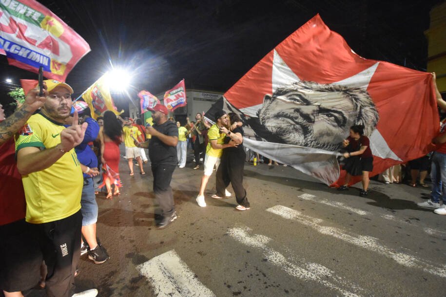 Flávio Bolsonaro não reconhece vitória de Lula e pede anulação das eleições