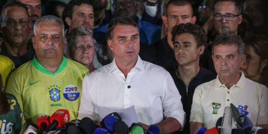 Flávio Bolsonaro não reconhece vitória de Lula e pede anulação das eleições