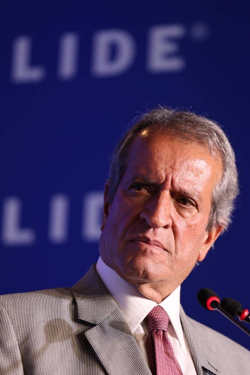 Flávio Bolsonaro se autodeclara presidente, mas PL e aliados reconhecem Lula