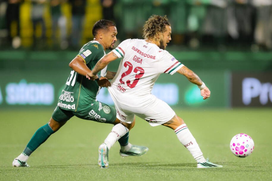 Fluminense perde para Chapecoense e complica luta pelo G4 do Brasileirão