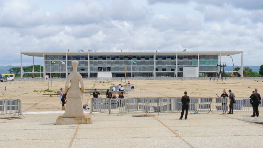 Frente Nacional de Prefeitas e Prefeitos organiza coquetel para estreitar laços com presidente