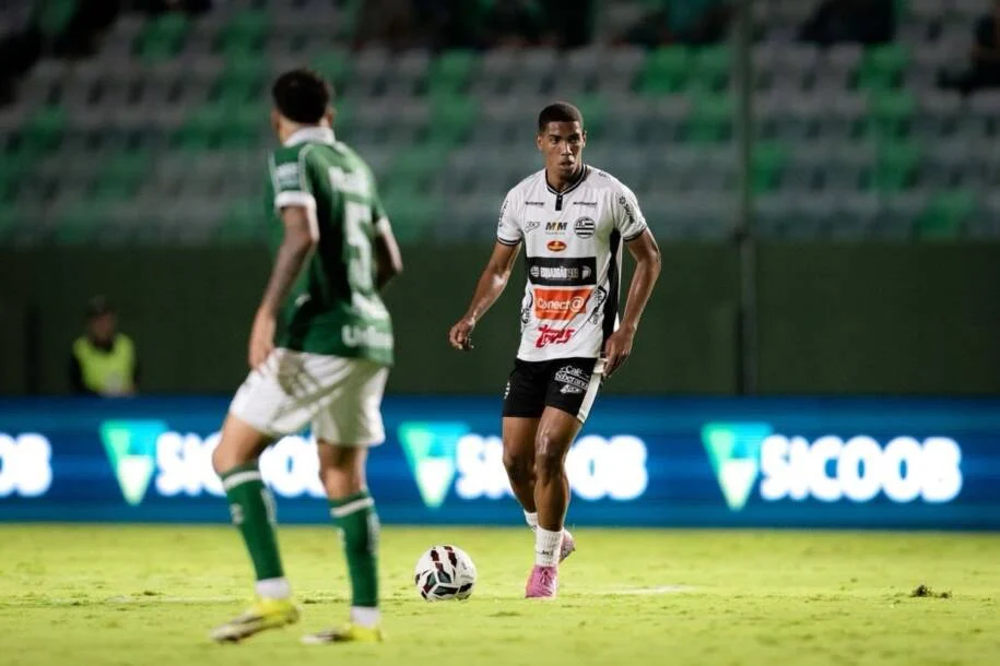 Goiás supera Athletic com gol de Lucas Rodrigues e respira na Série B