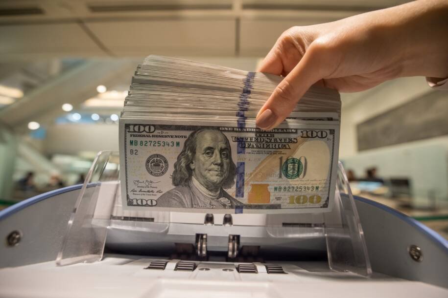 Goldman Sachs reduz previsão do dólar enquanto mercado reage a Lula e eleições