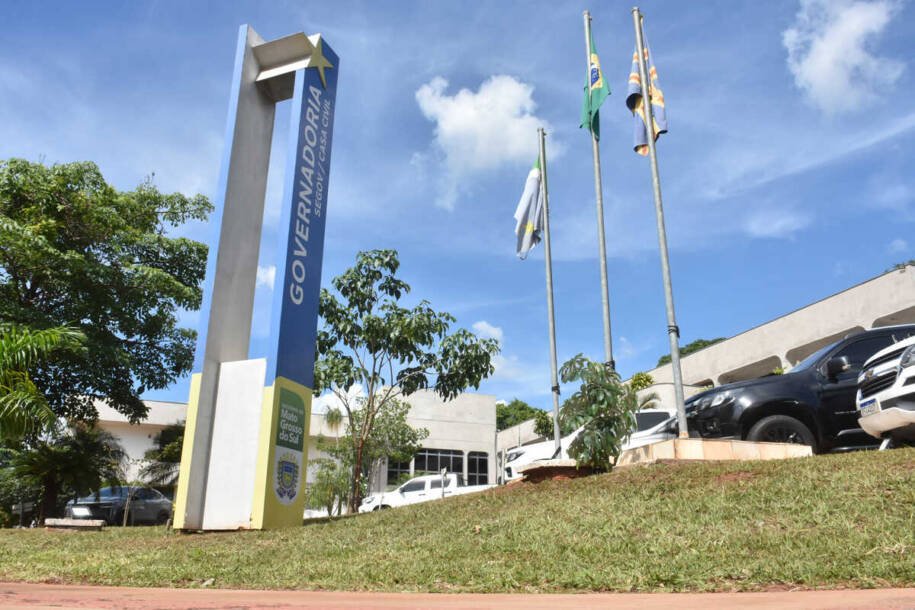 Governador Eduardo Riedel cria feriadão de 4 dias para servidores em MS