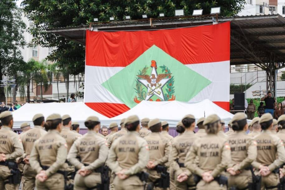 Governador Jorginho Mello celebra formatura de 948 novos soldados da PMSC