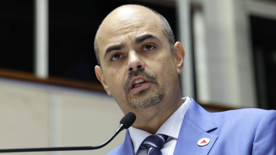 Governador Mateus Simões critica vitória de Lula em Minas Gerais como 'erro grave'