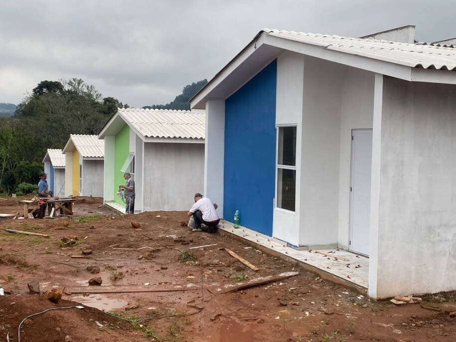 Governo de Santa Catarina investe R$ 654 milhões e entrega casas a 250 municípios