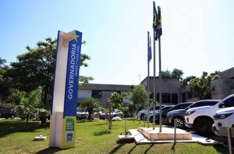 Governo Eduardo Riedel define recesso de fim de ano e gera controvérsia entre servidores