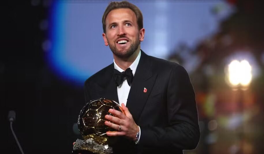Harry Kane conquista Bola de Ouro 2026 e emociona ao receber troféu em Londres