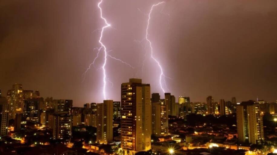 Inmet emite alerta de temporais com chuva de até 100 mm em 9 estados brasileiros