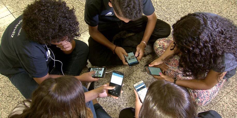Instituto Locomotiva revela que 82% dos brasileiros rejeitam celulares para crianças