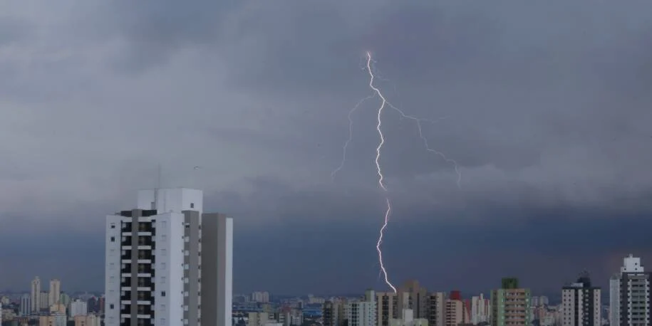 Instituto Nacional de Meteorologia alerta para tempestades em Minas e Rio